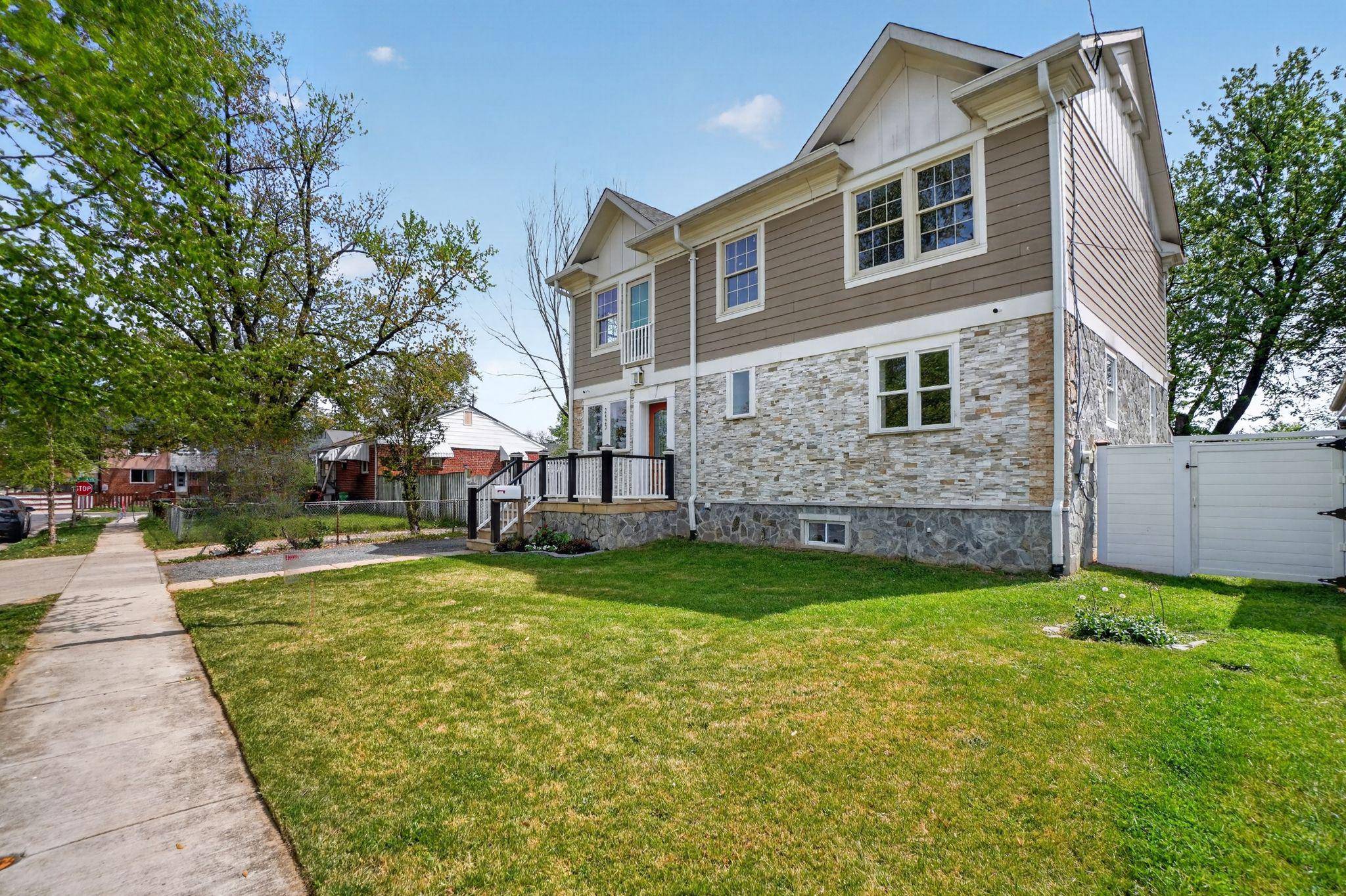 UNIVERSITY GARDENS - Residential