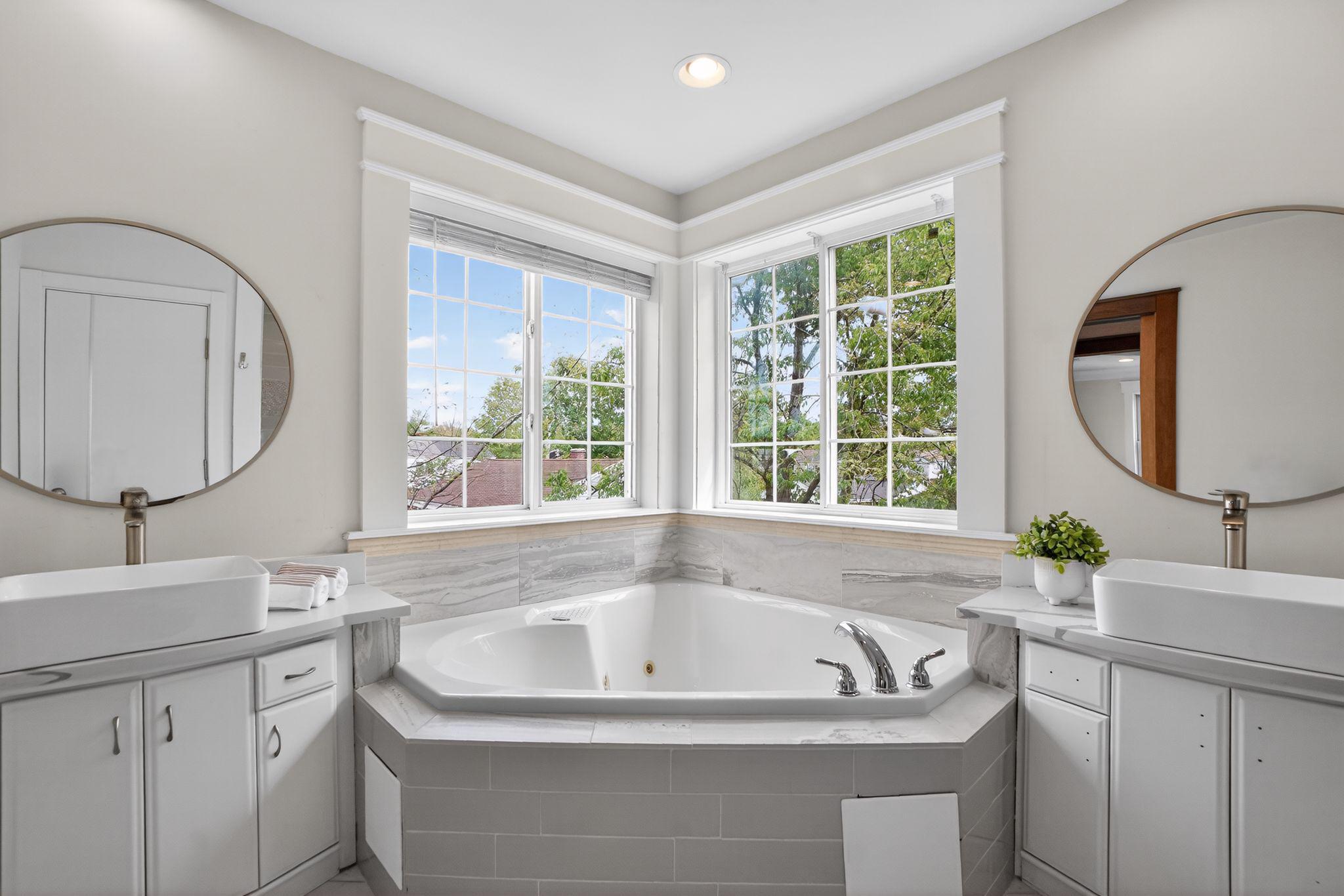 UNIVERSITY GARDENS - Residential