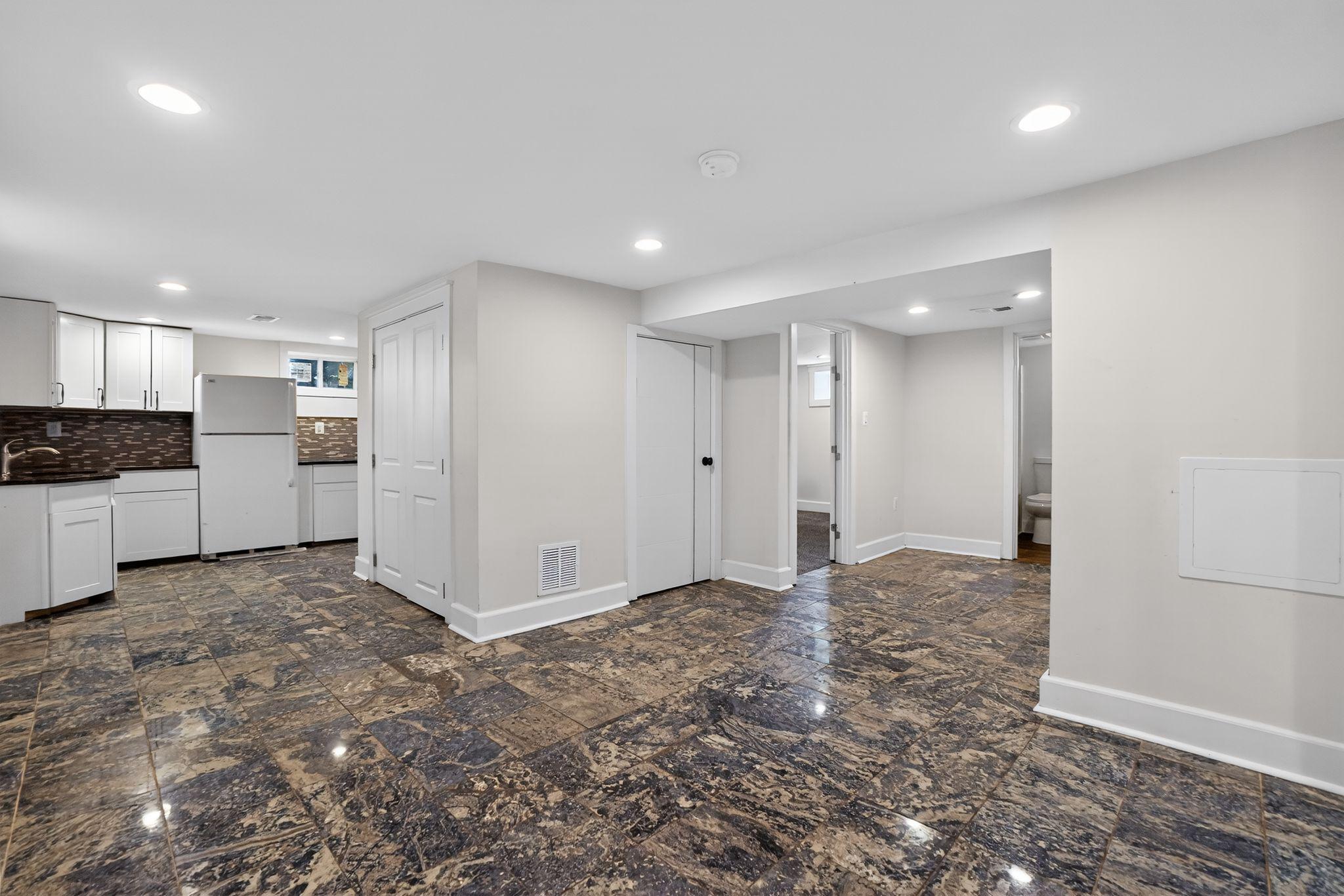 UNIVERSITY GARDENS - Residential