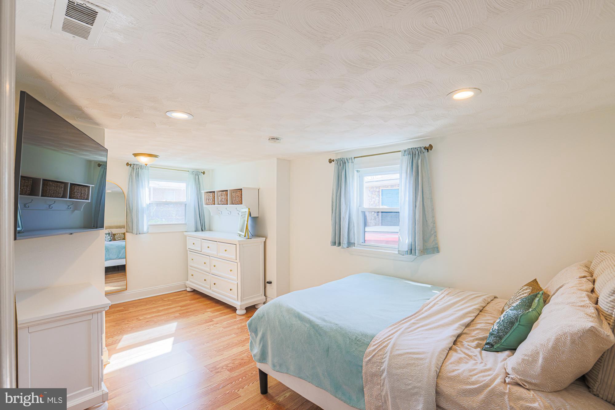 EDGEMERE - Residential