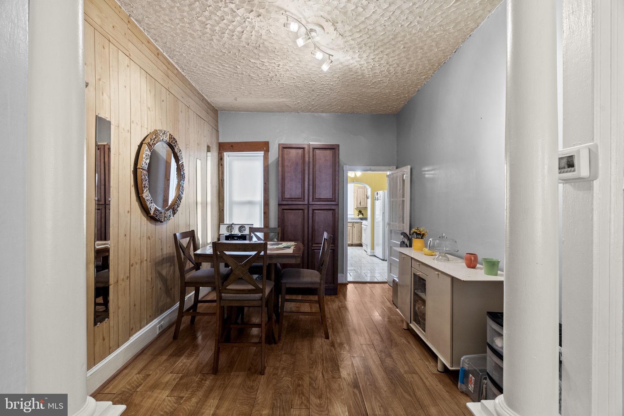 2314 W OAKDALE STREET