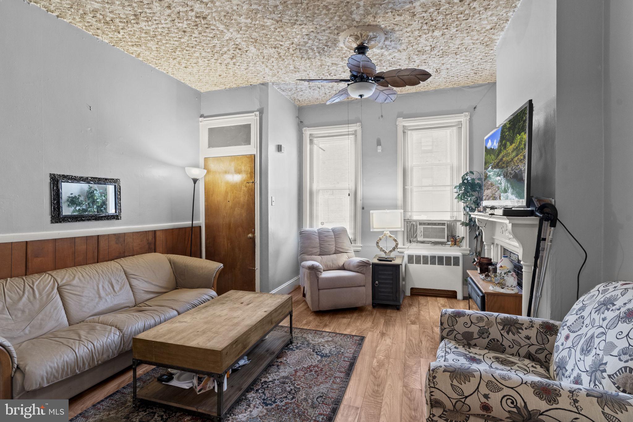 2314 W OAKDALE STREET