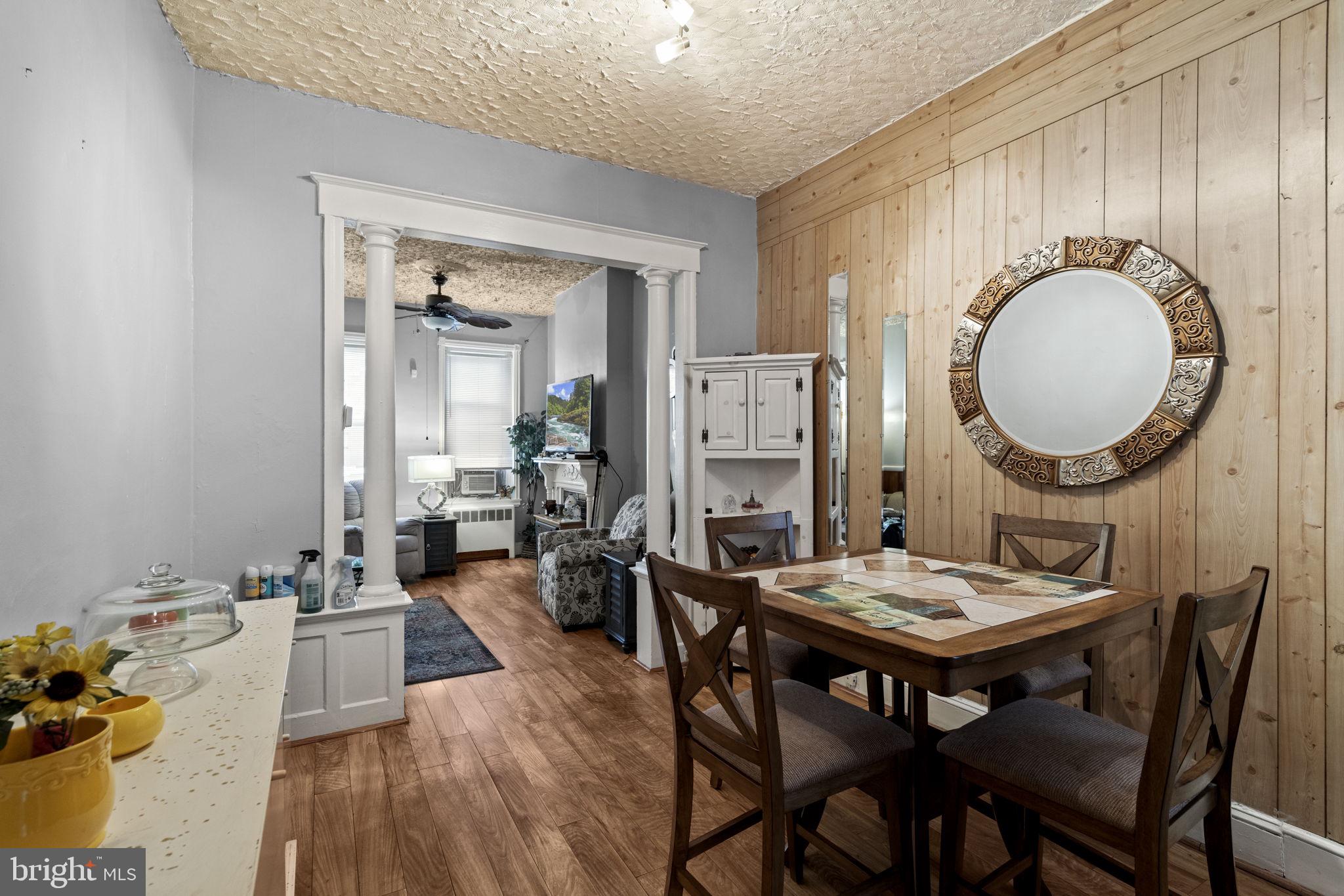 2314 W OAKDALE STREET