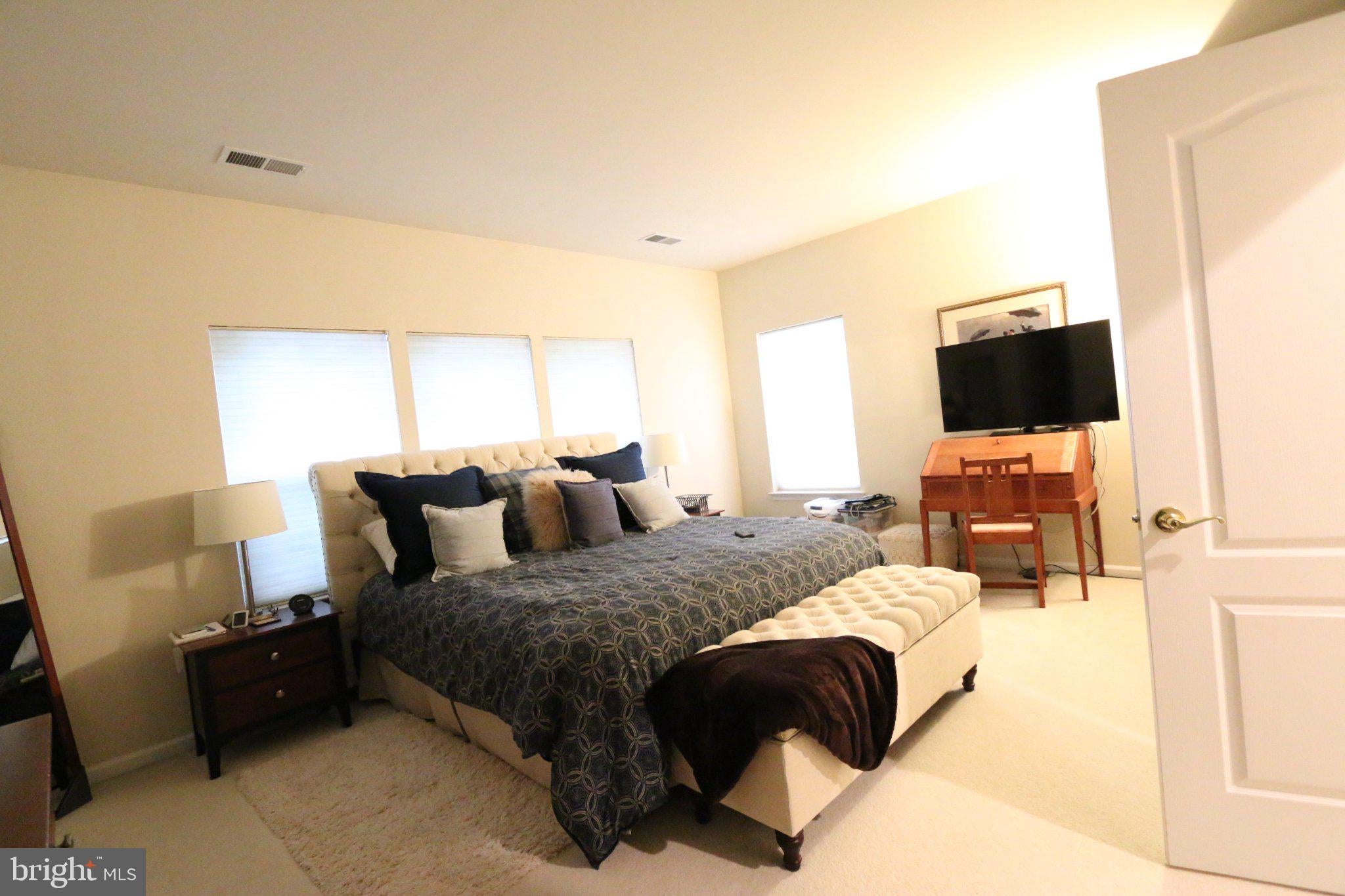 4469 MONMOUTH STREET