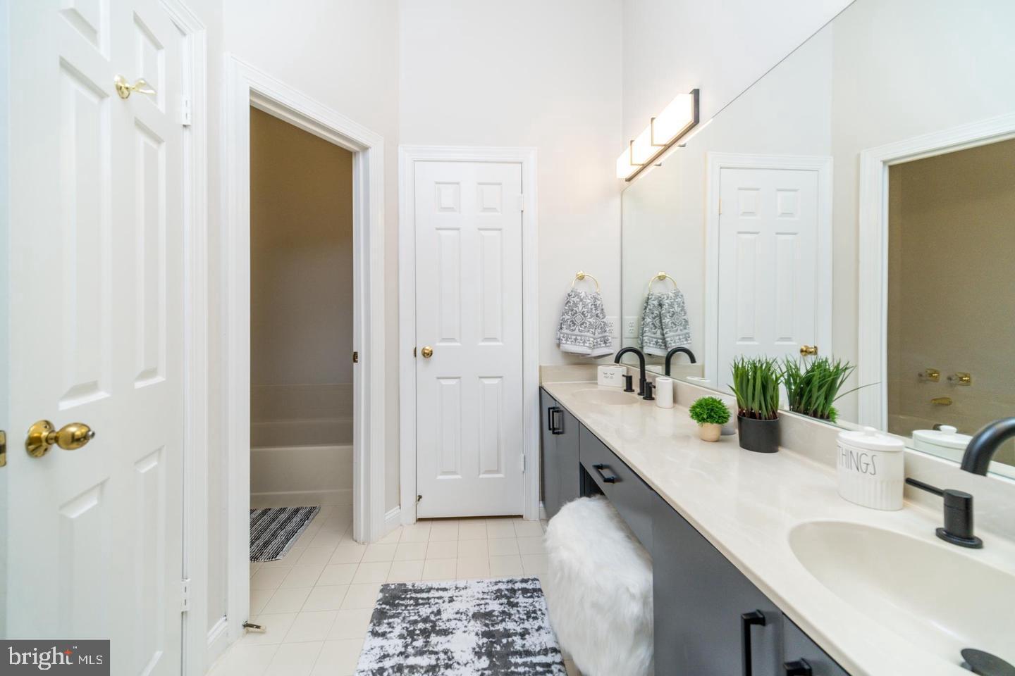 COACH HOUSE AT MCDONOGH - Residential Lease