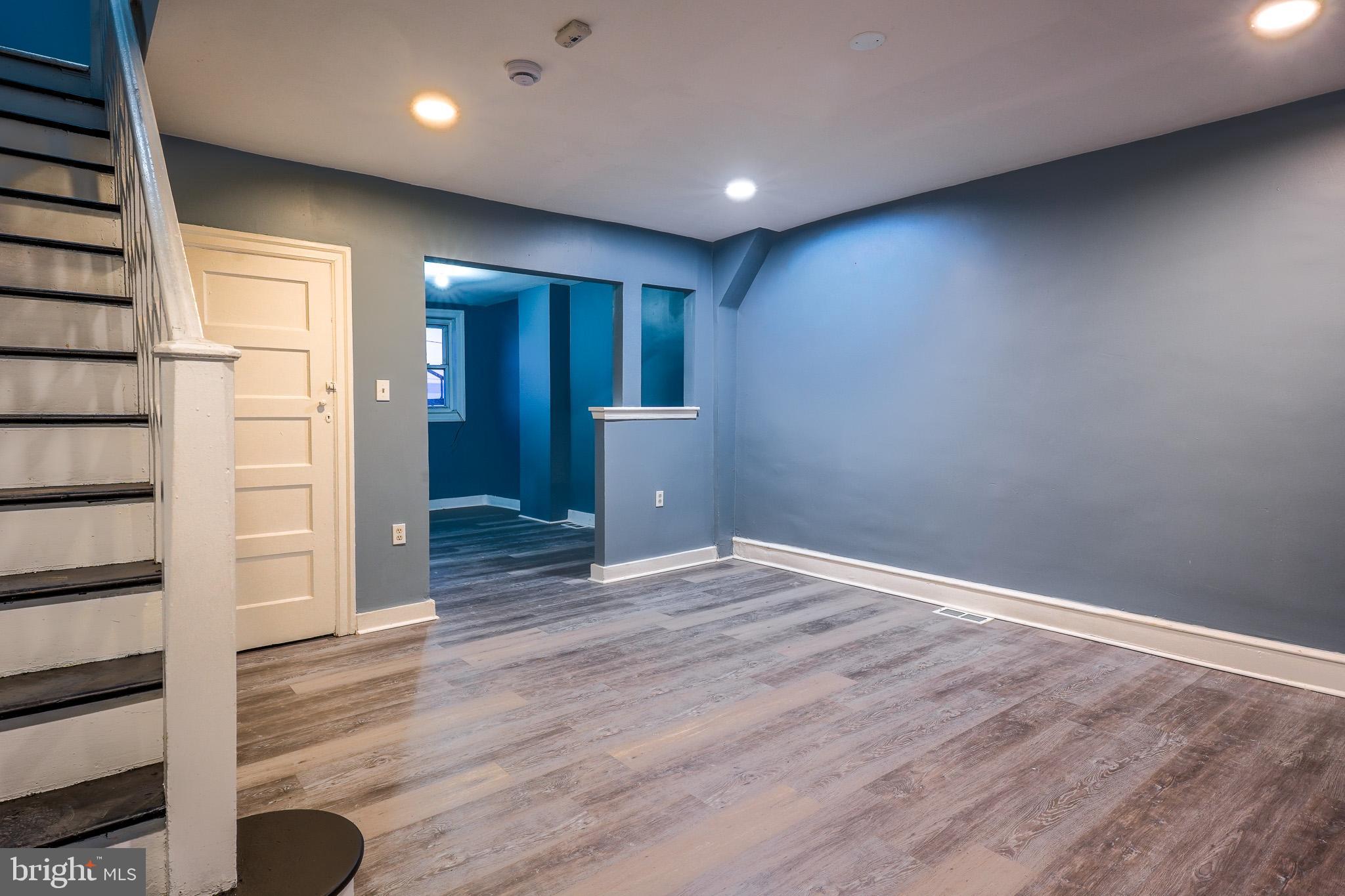 ELMWOOD PARK - Residential