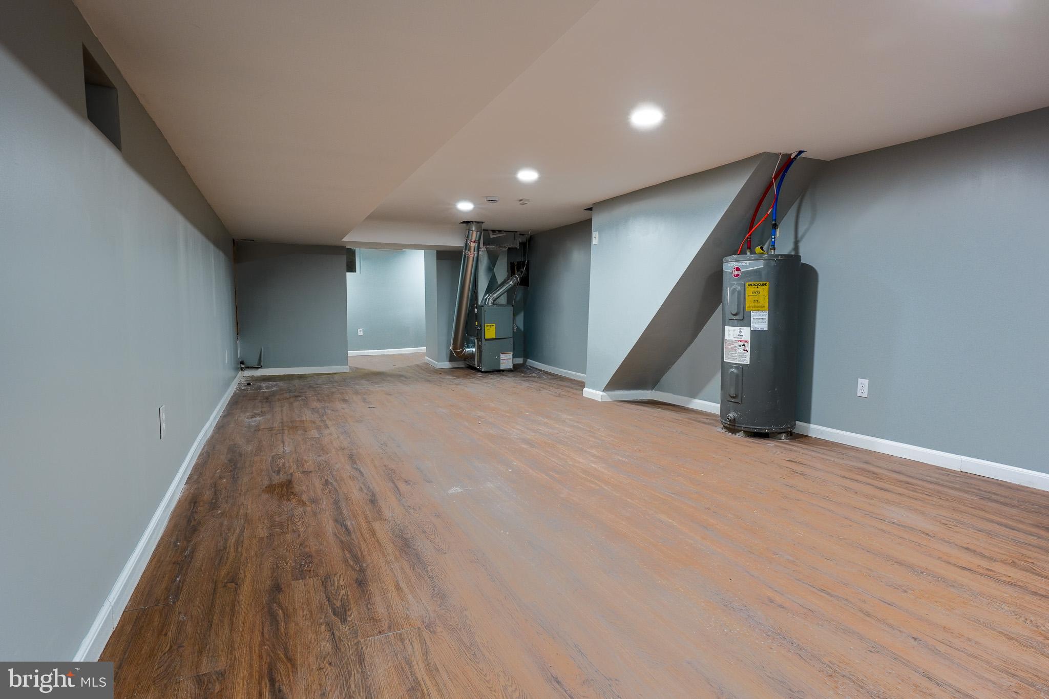 ELMWOOD PARK - Residential