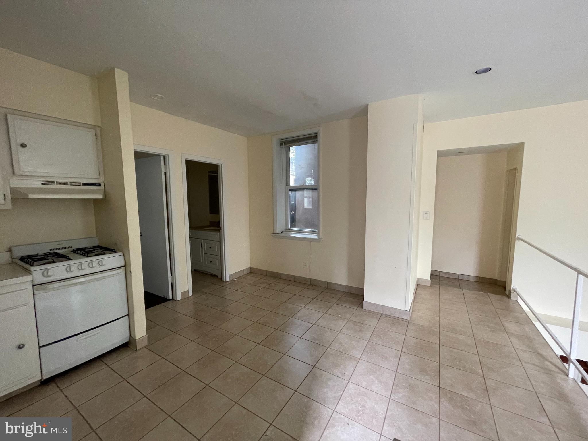 QUEEN VILLAGE - Residential Lease