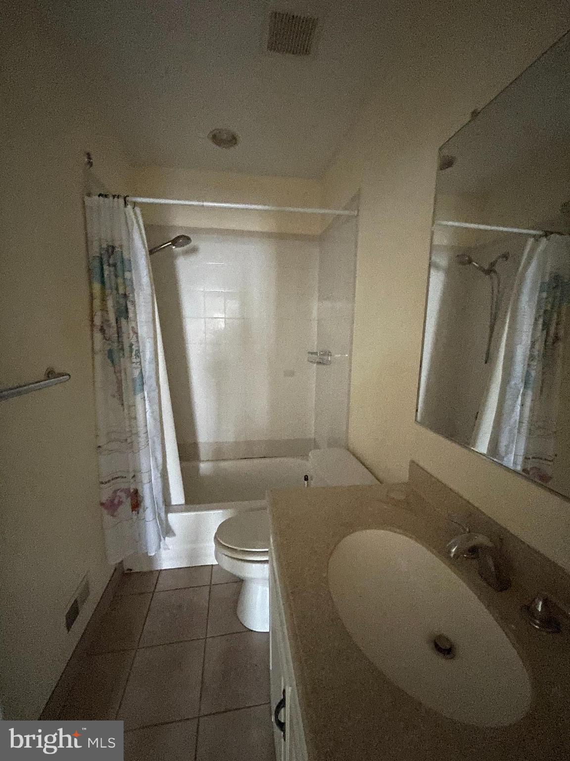 QUEEN VILLAGE - Residential Lease