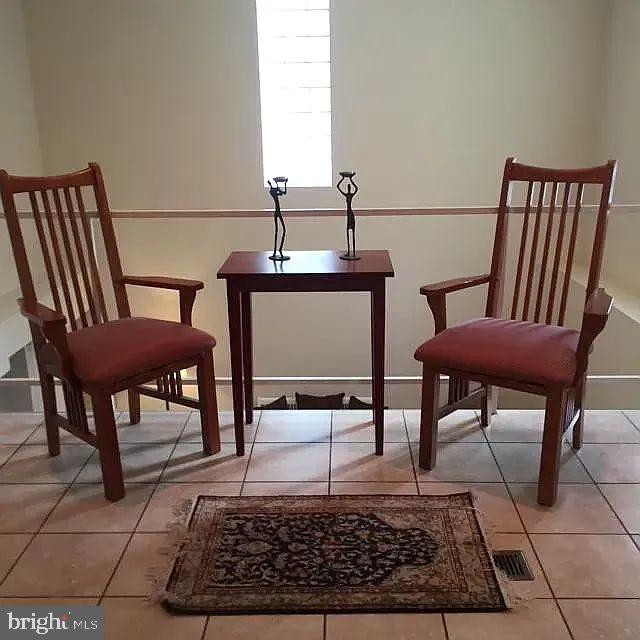 QUEEN VILLAGE - Residential Lease