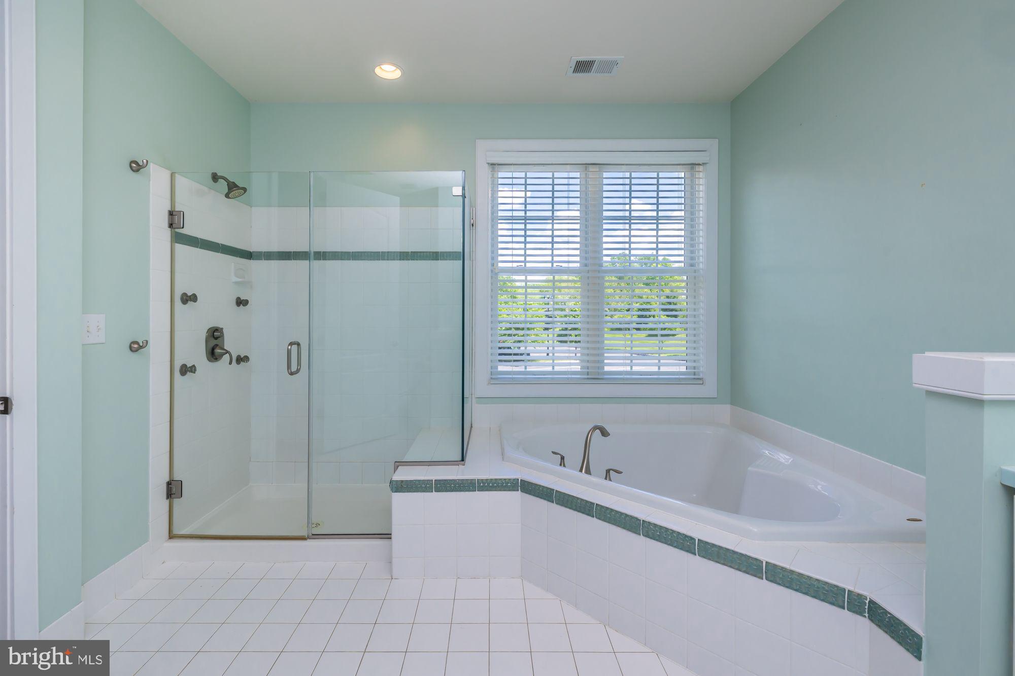 MERIDIAN VALLEY SQ - Residential