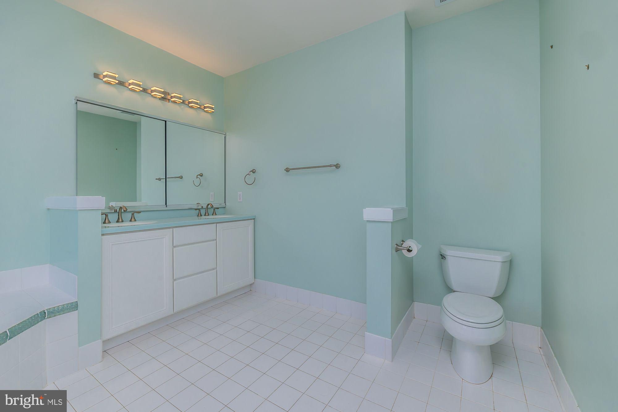 MERIDIAN VALLEY SQ - Residential