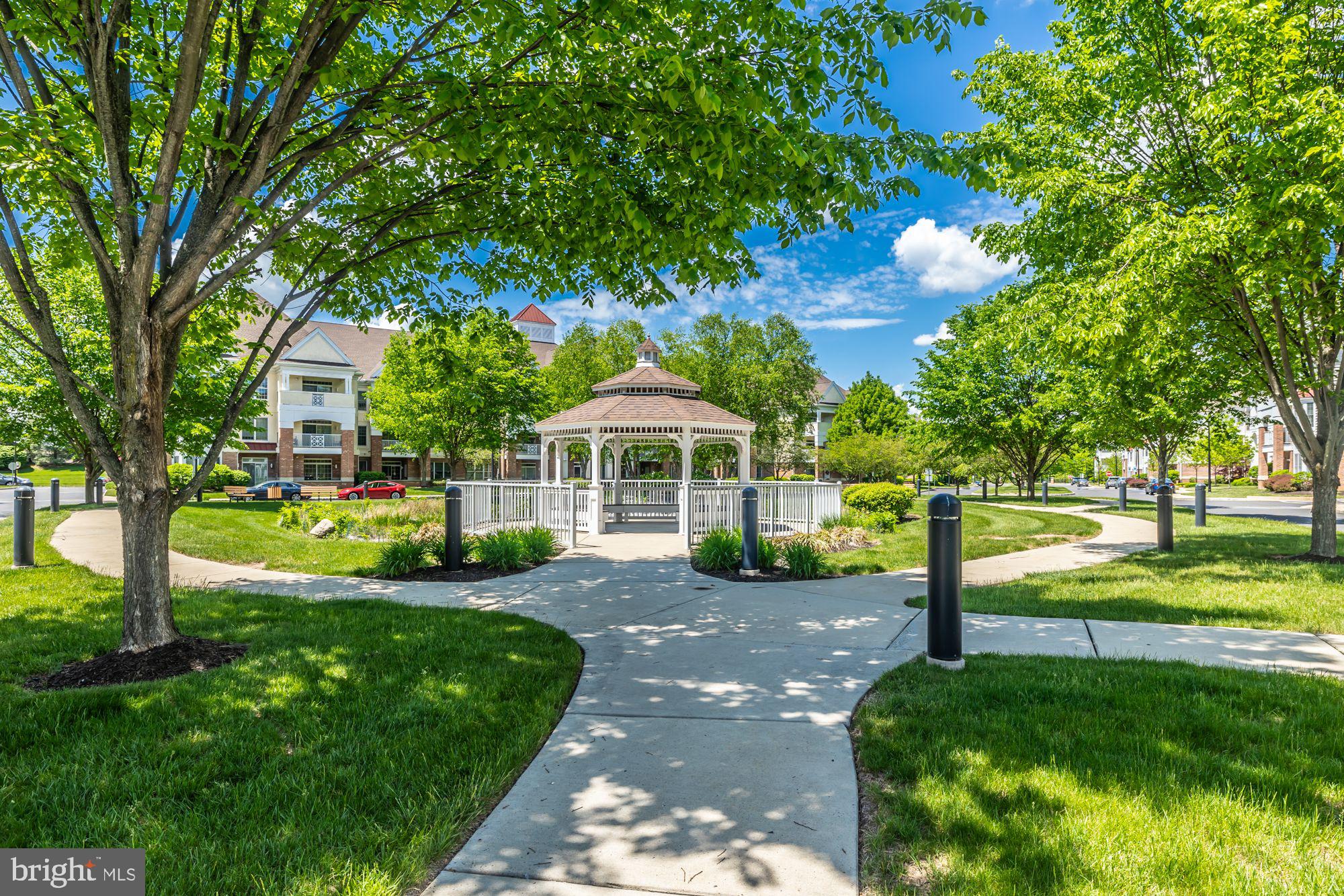 MERIDIAN VALLEY SQ - Residential