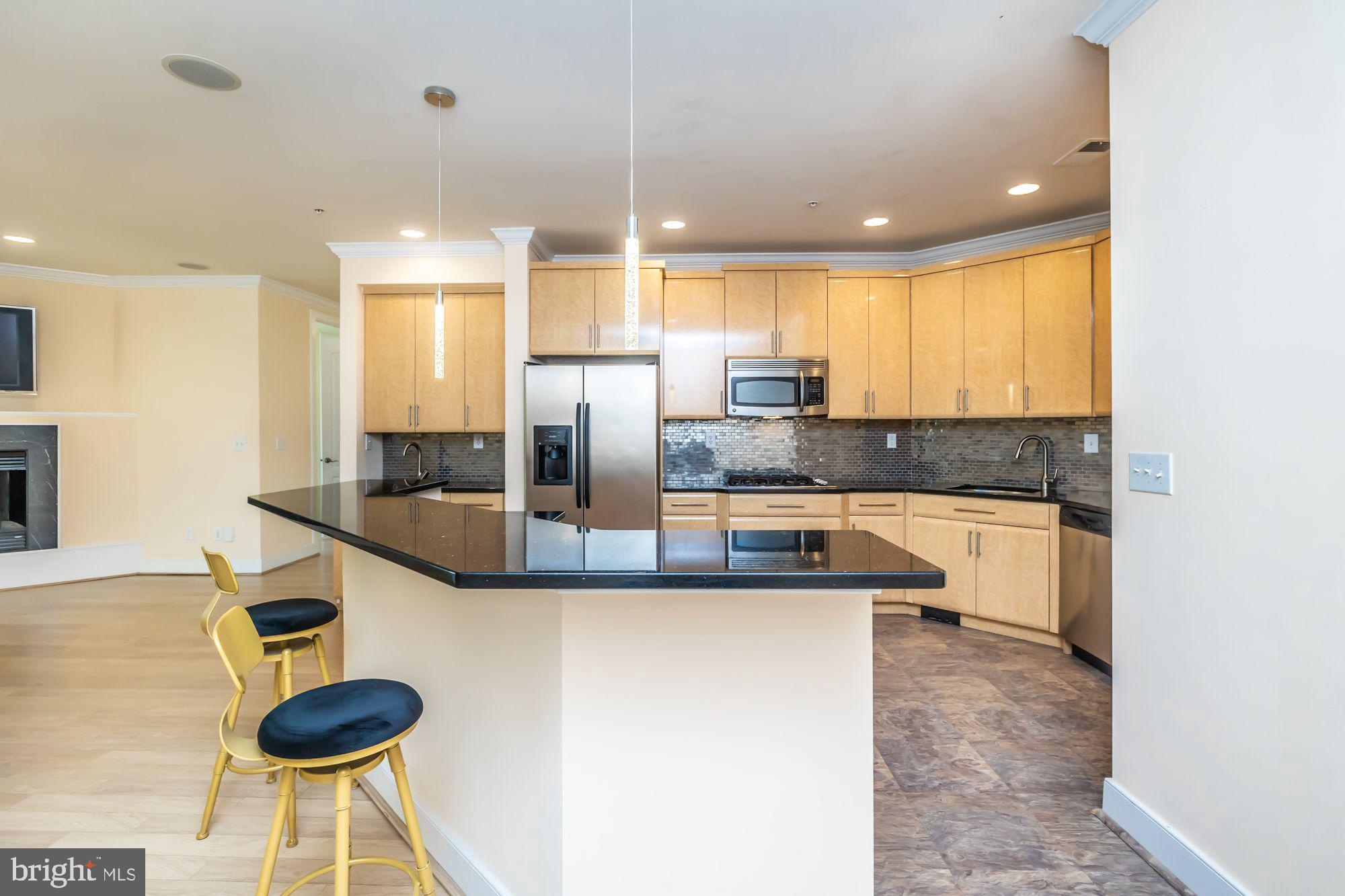 MERIDIAN VALLEY SQ - Residential