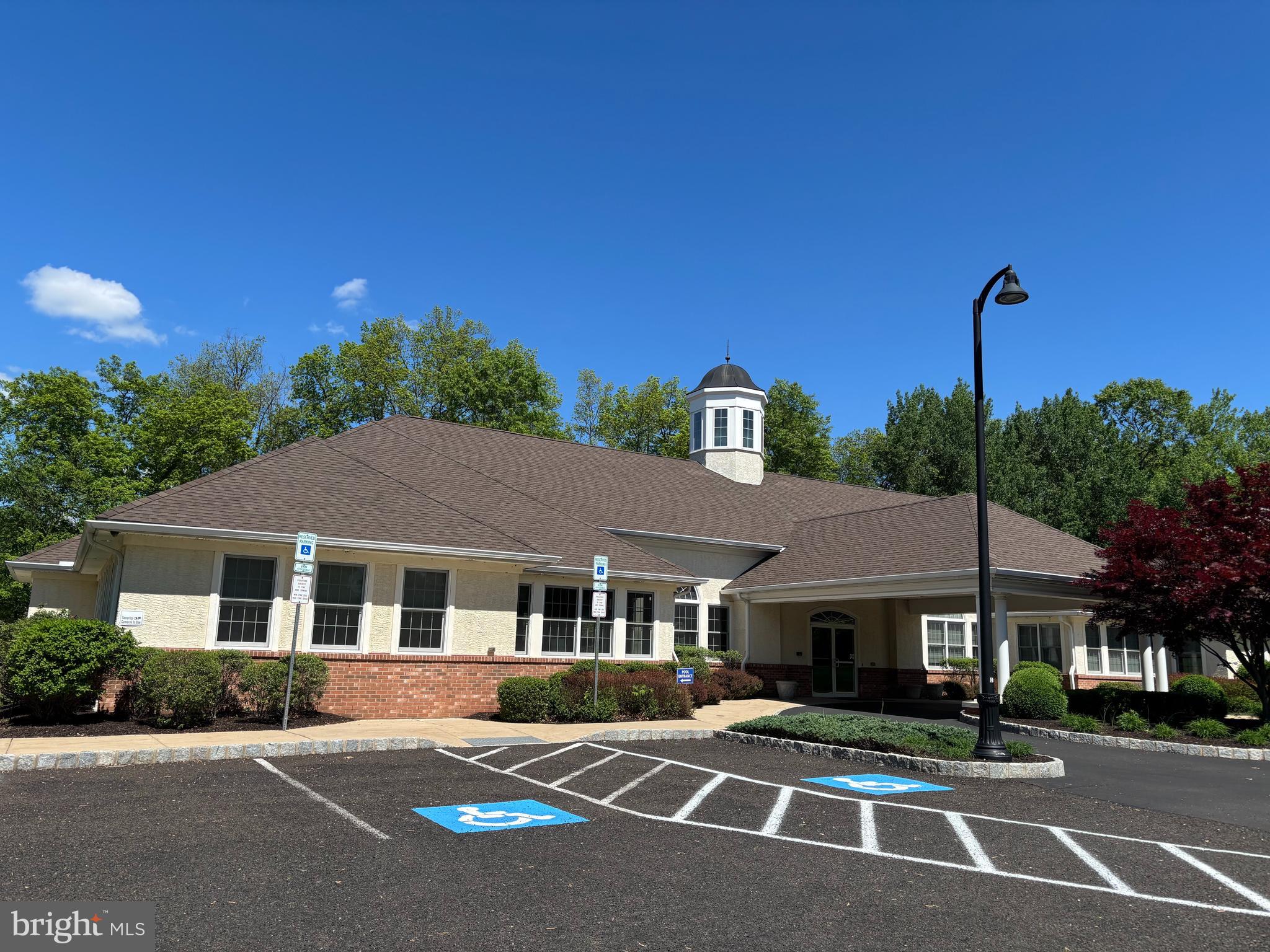 MERIDIAN VALLEY SQ - Residential