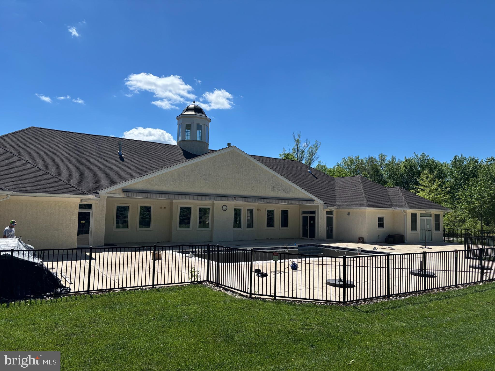 MERIDIAN VALLEY SQ - Residential