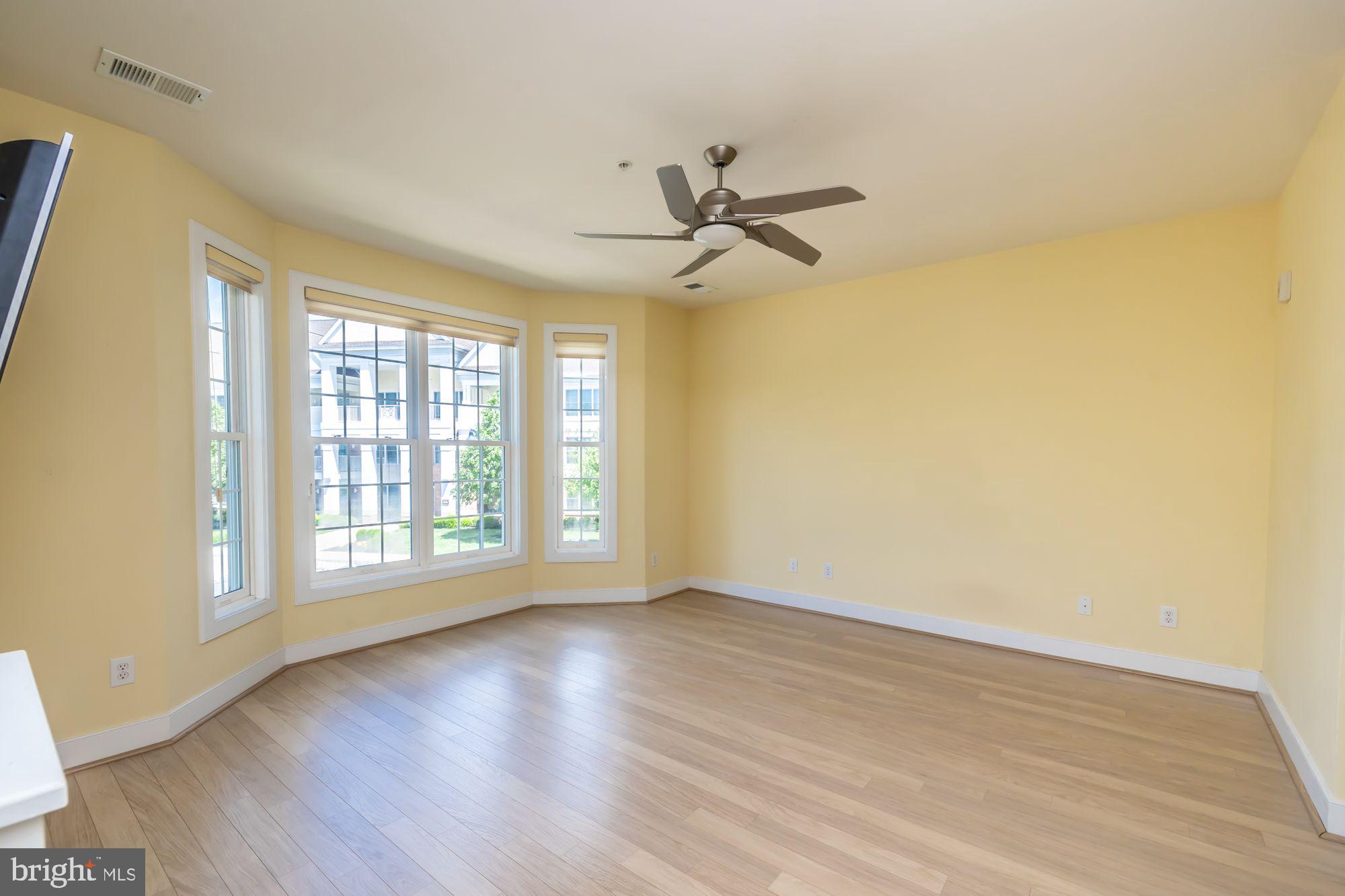 MERIDIAN VALLEY SQ - Residential