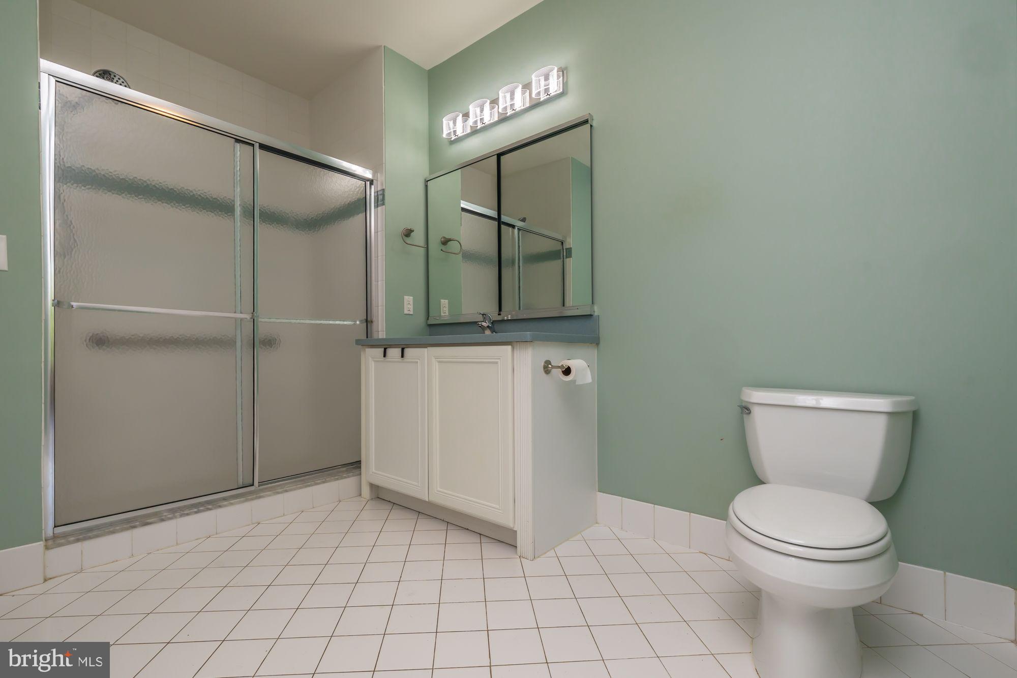 MERIDIAN VALLEY SQ - Residential