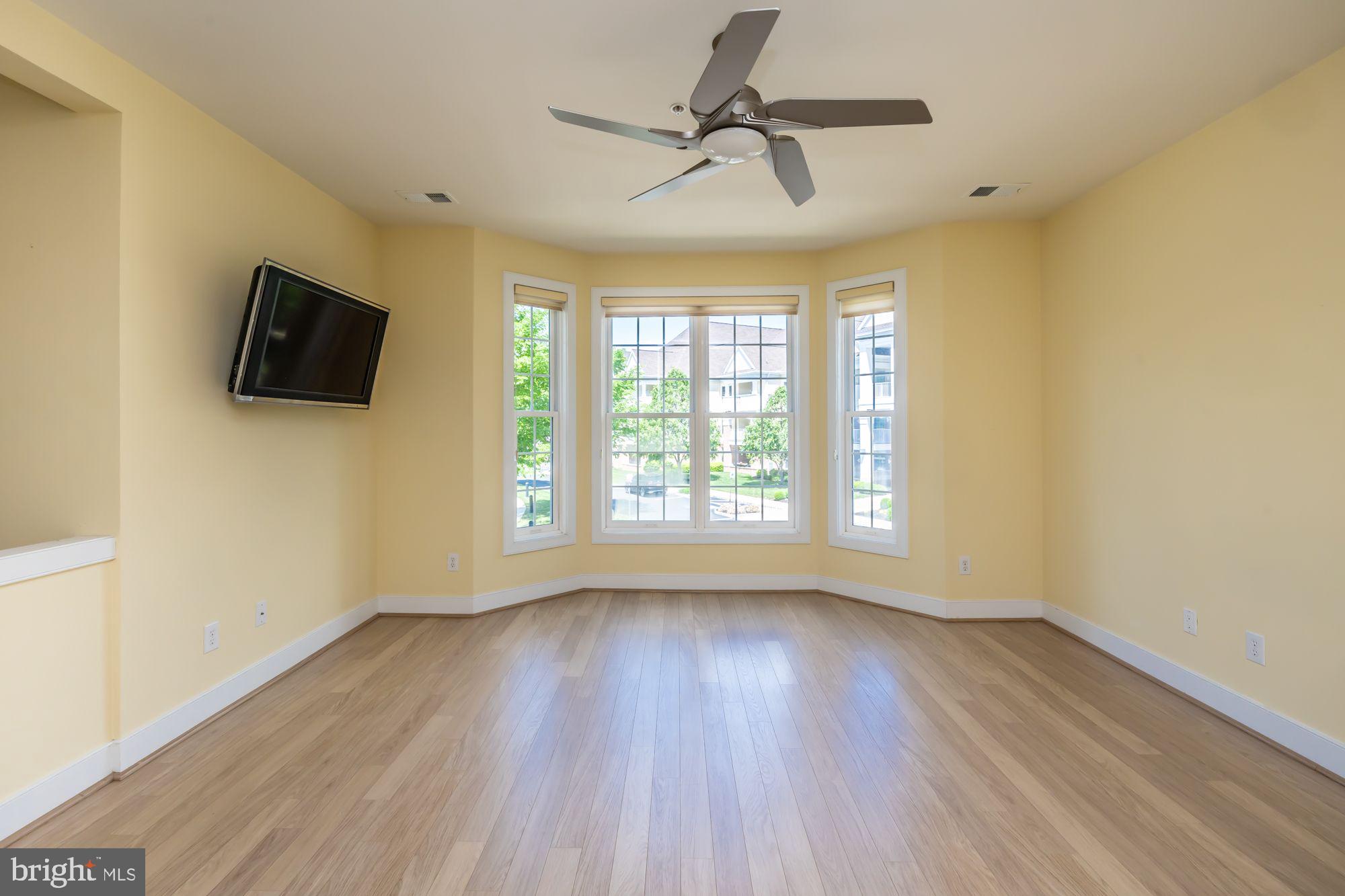 MERIDIAN VALLEY SQ - Residential