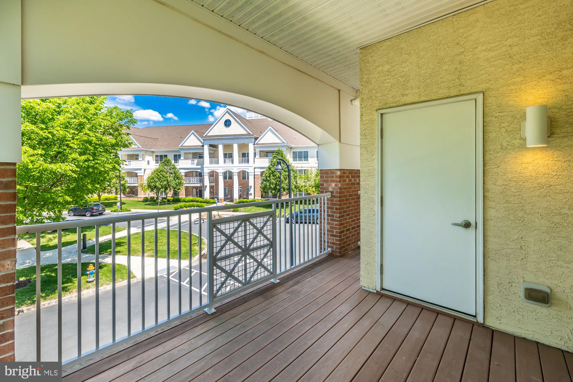 MERIDIAN VALLEY SQ - Residential