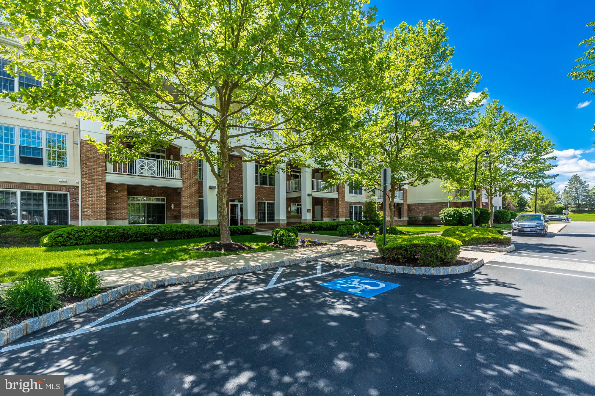 MERIDIAN VALLEY SQ - Residential