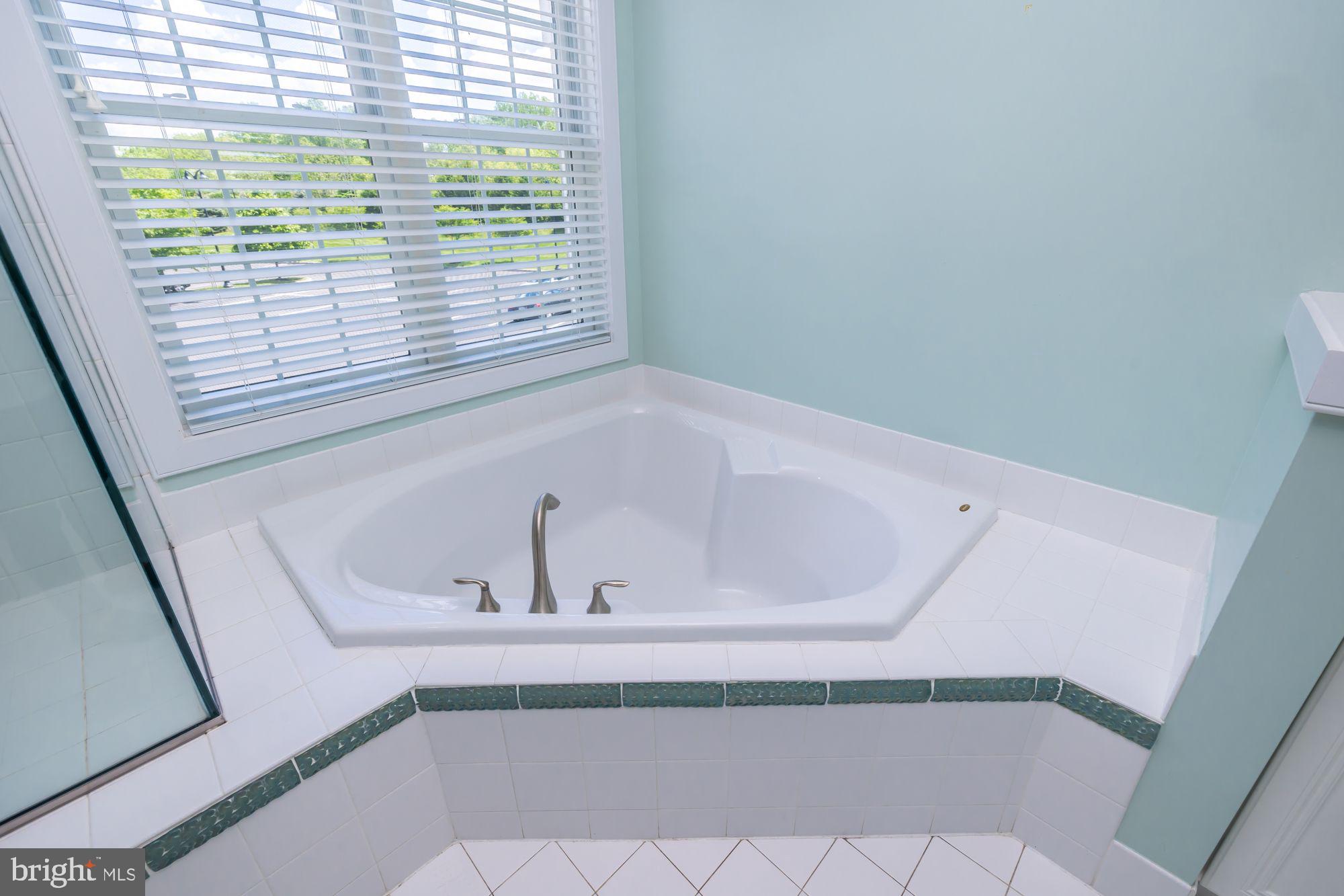 MERIDIAN VALLEY SQ - Residential