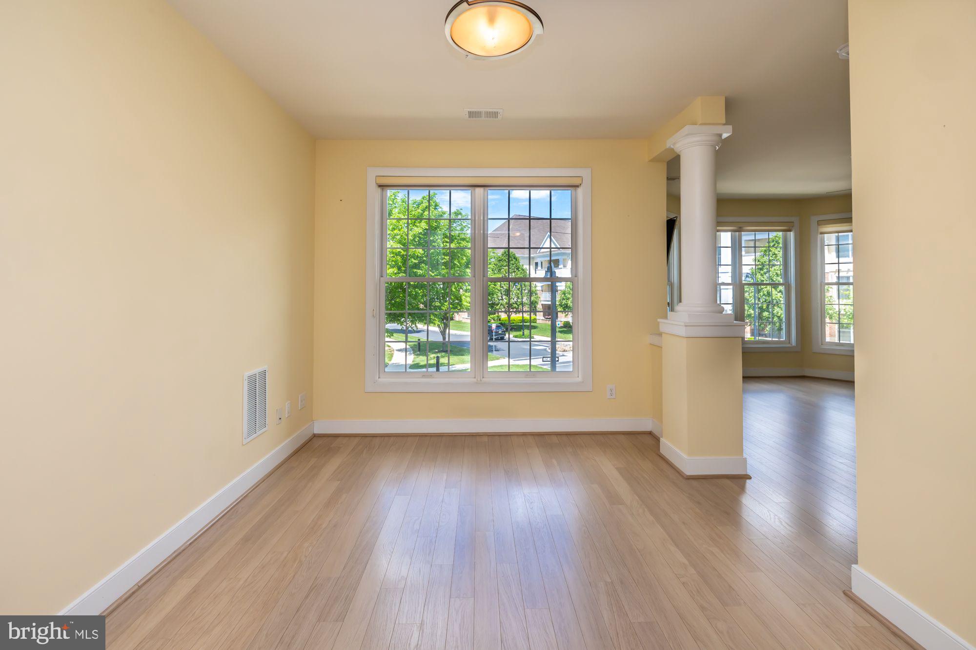 MERIDIAN VALLEY SQ - Residential