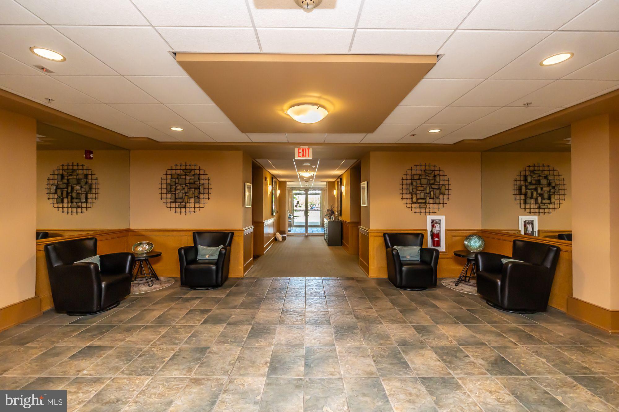 MERIDIAN VALLEY SQ - Residential