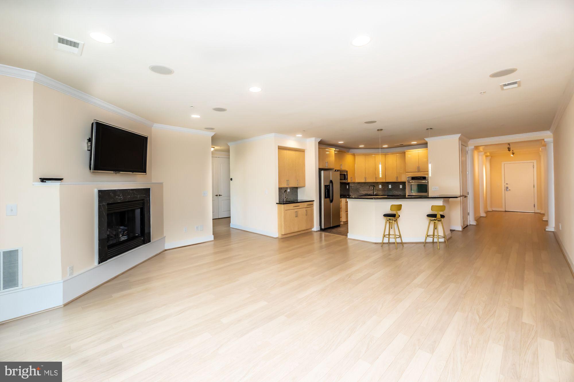 MERIDIAN VALLEY SQ - Residential