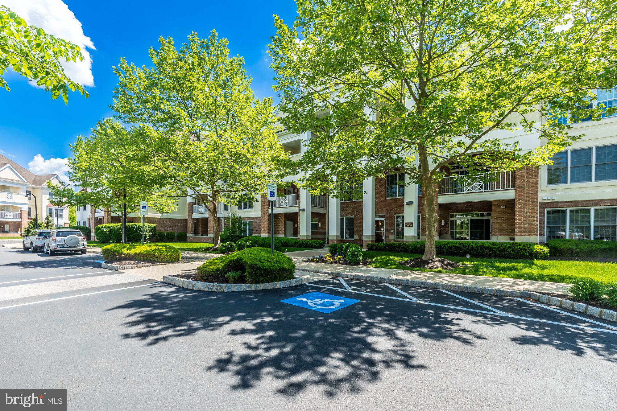 MERIDIAN VALLEY SQ - Residential