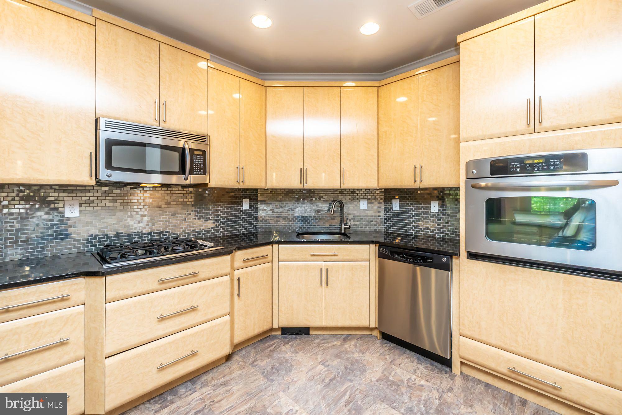 MERIDIAN VALLEY SQ - Residential