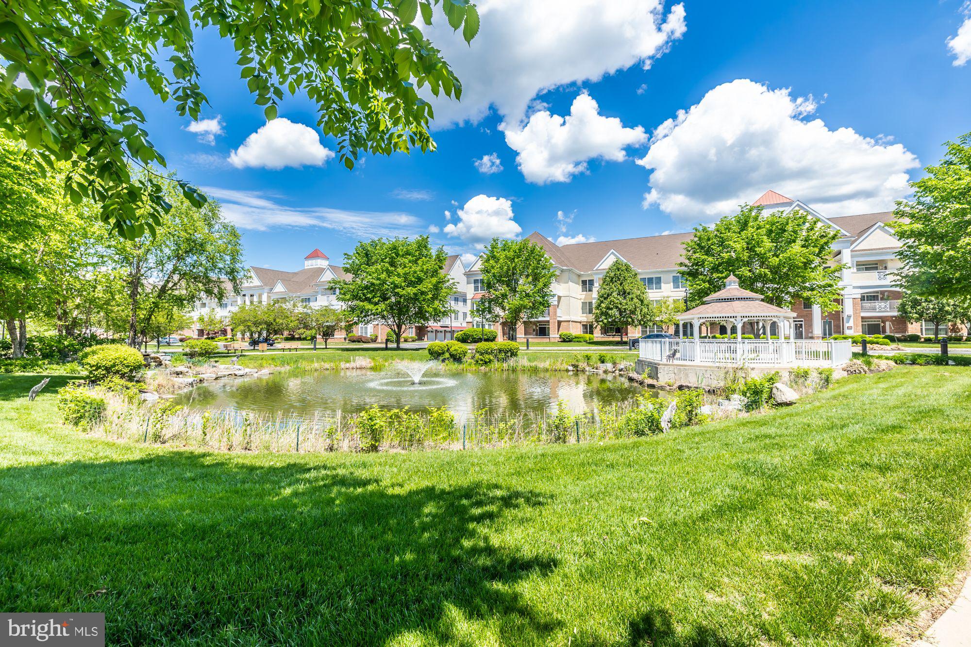 MERIDIAN VALLEY SQ - Residential