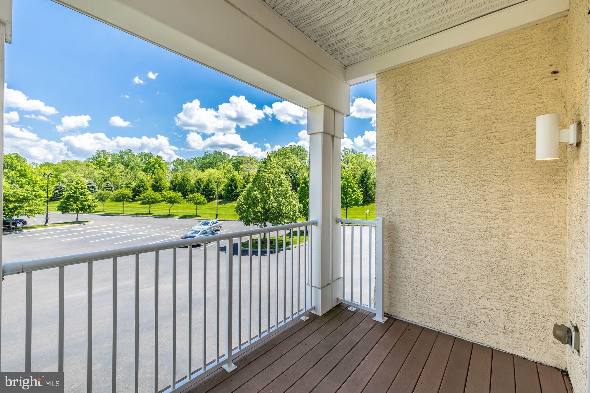 MERIDIAN VALLEY SQ - Residential