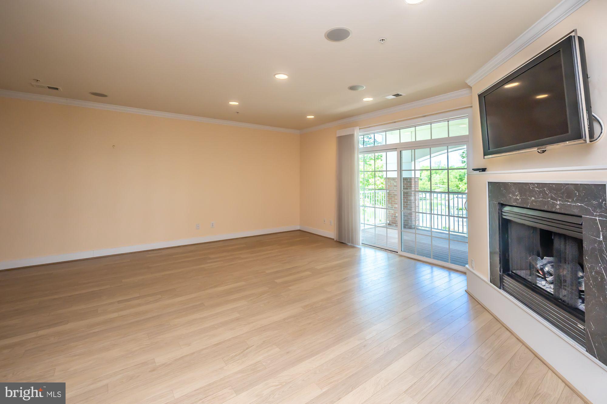 MERIDIAN VALLEY SQ - Residential