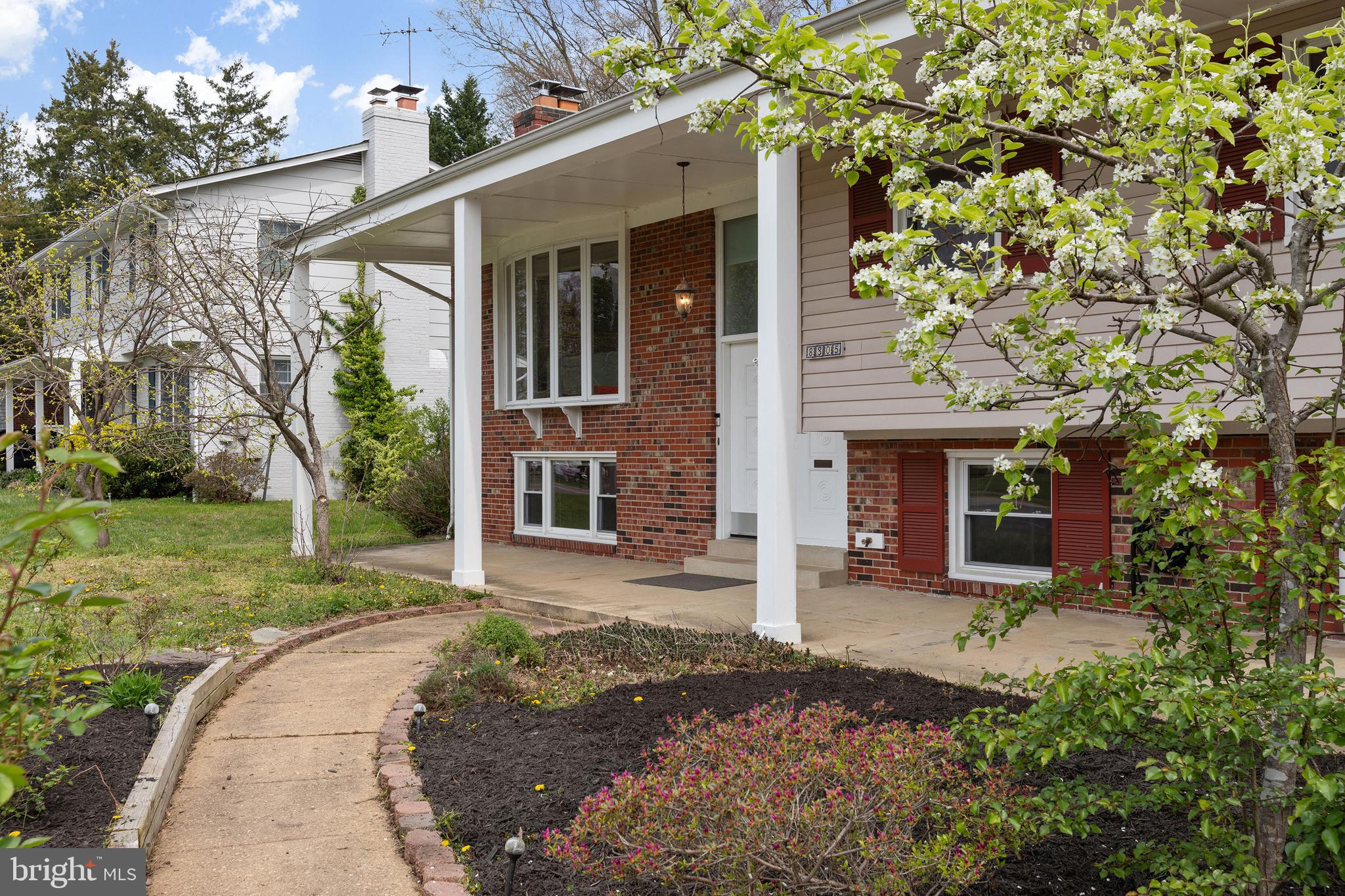 8305 FORT HUNT ROAD