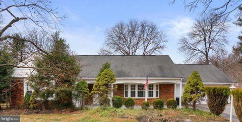 Photo of 13712 Beret Place, SILVER SPRING, MD 20906 (MLS # MDMC2210434)