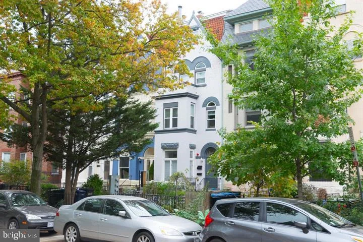 1352 Kenyon Street NW