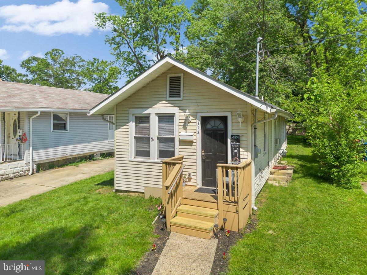 312 W EVERGREEN AVENUE