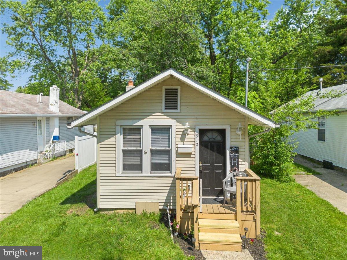 312 W EVERGREEN AVENUE