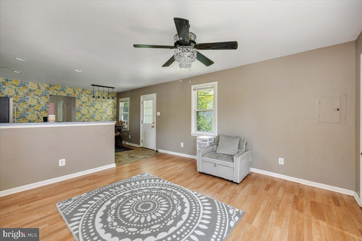 312 W EVERGREEN AVENUE