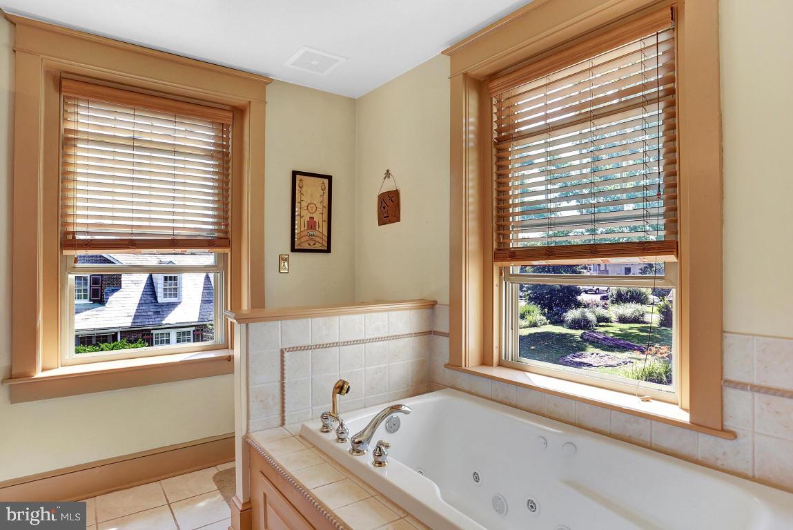 NEW HOLLAND BOROUGH - Residential