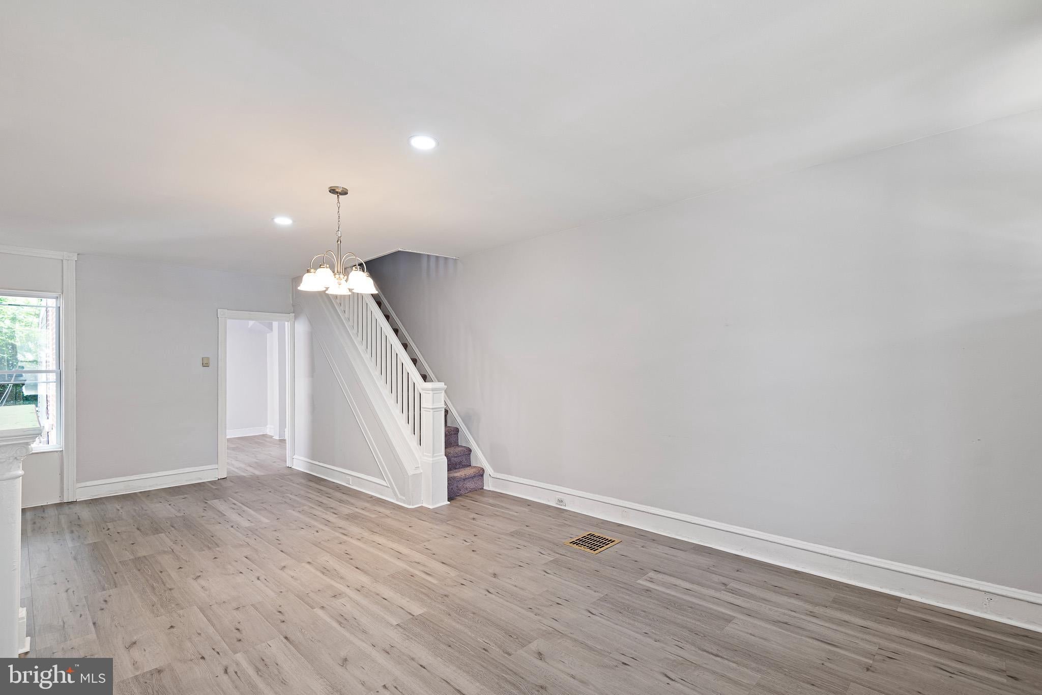 815 VANDEVER AVENUE
