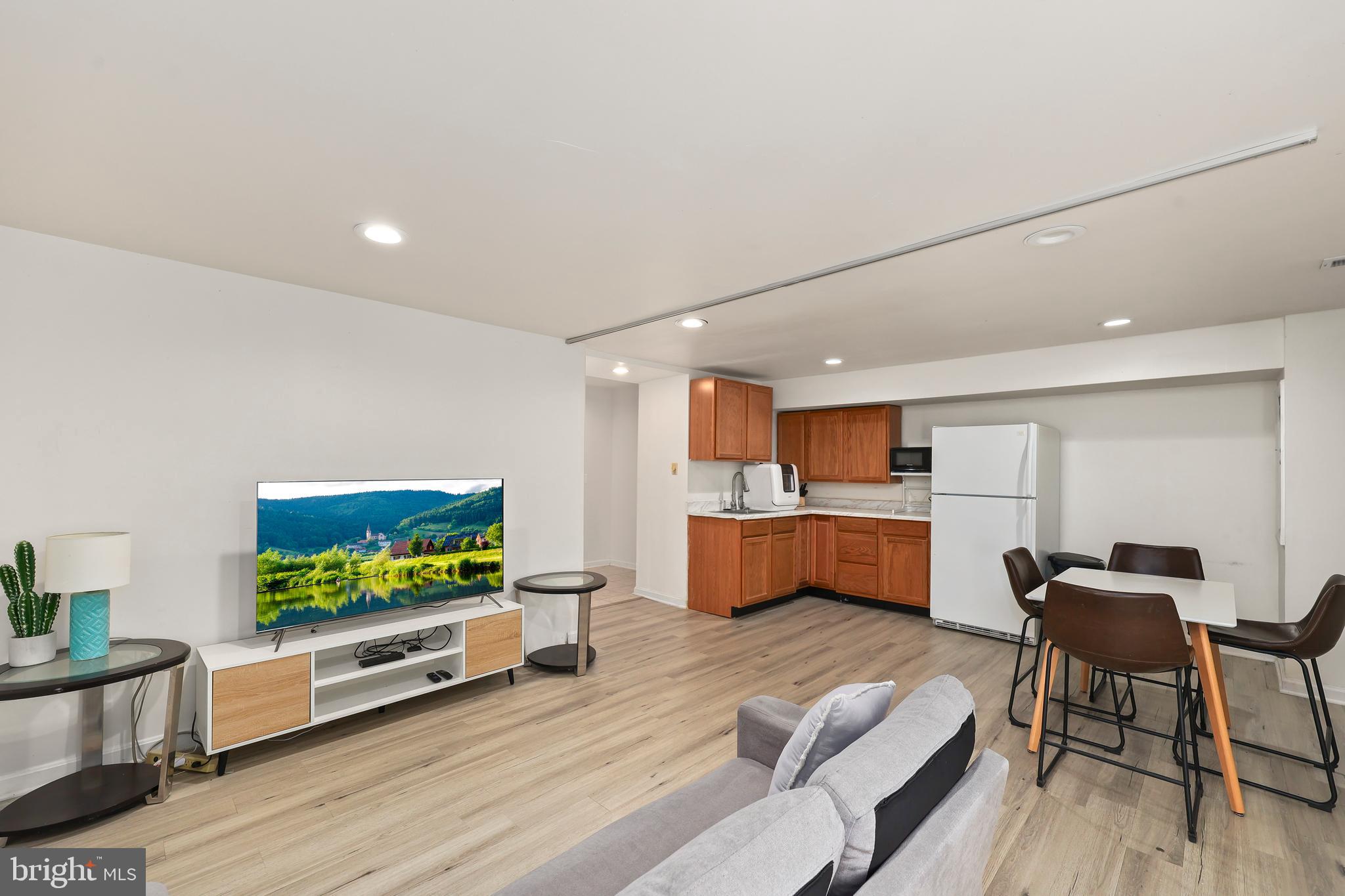 FAIR LAKES - Residential