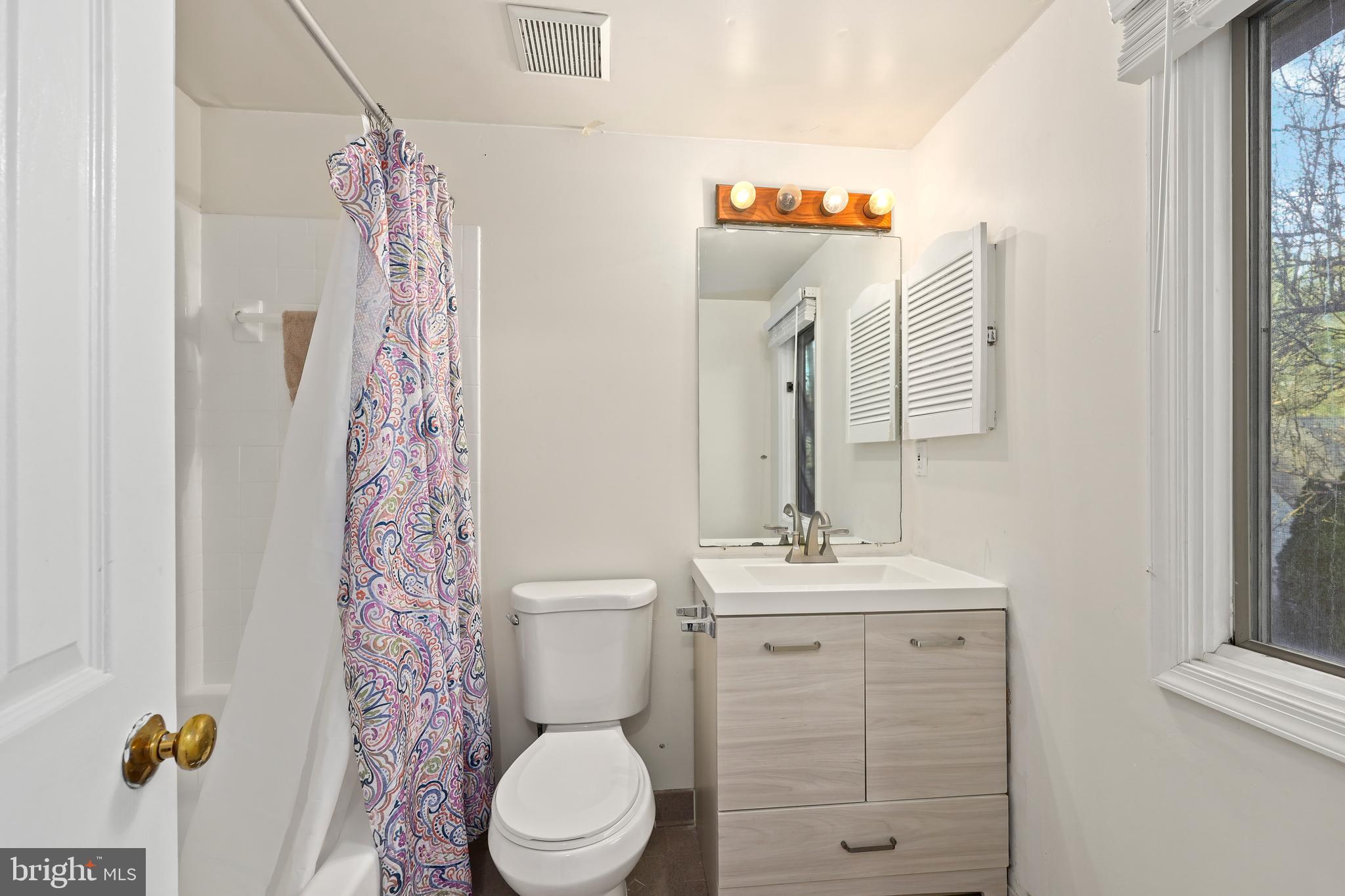 FAIR LAKES - Residential