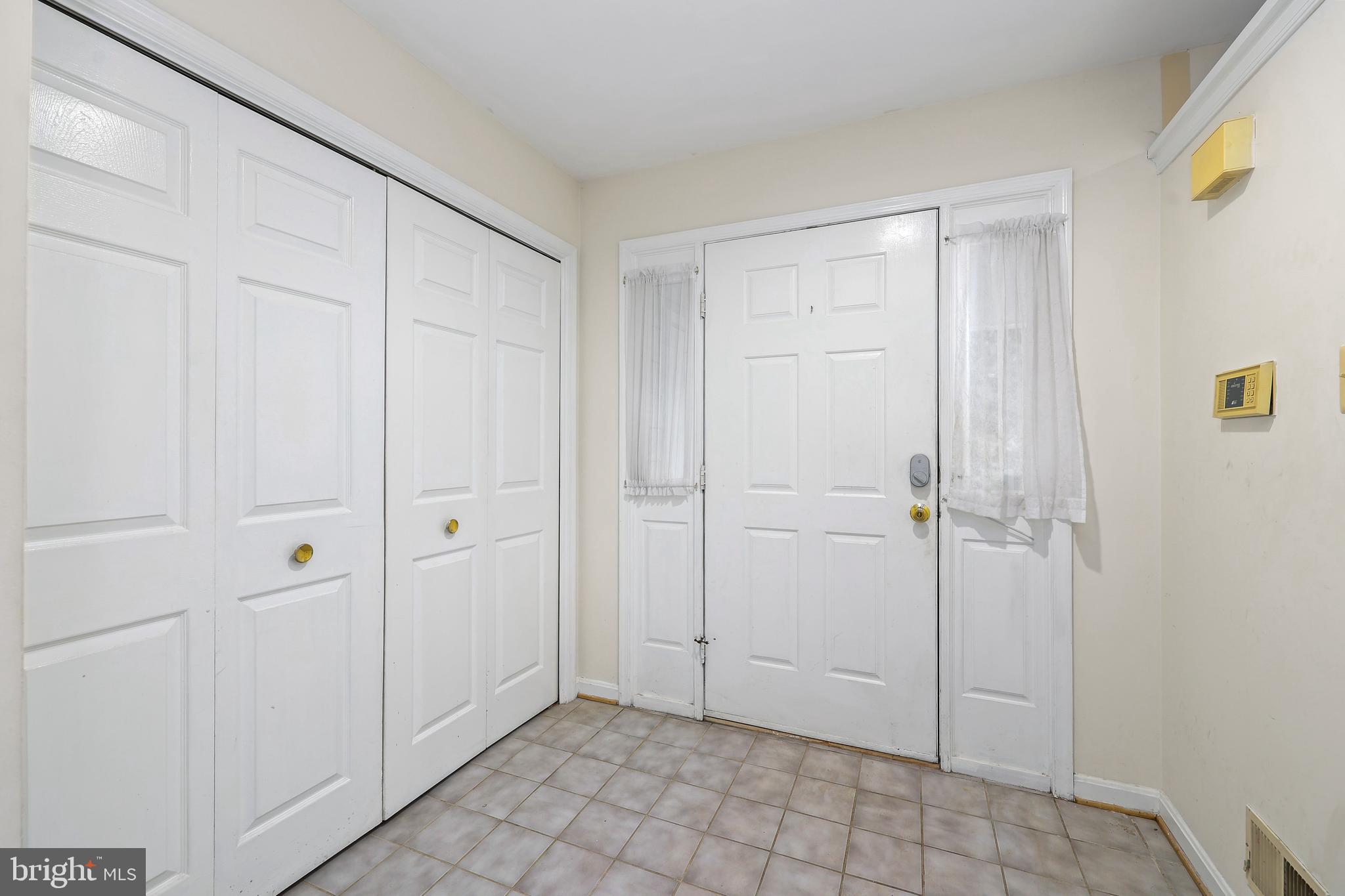 FAIR LAKES - Residential