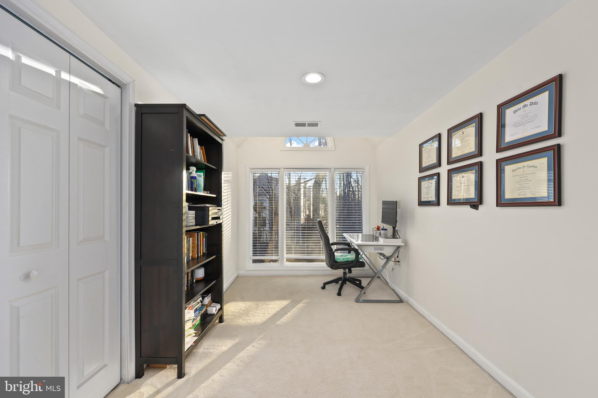 FAIR LAKES - Residential