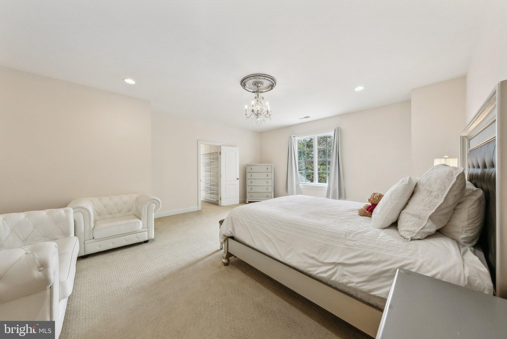 POTOMAC MANOR - Residential