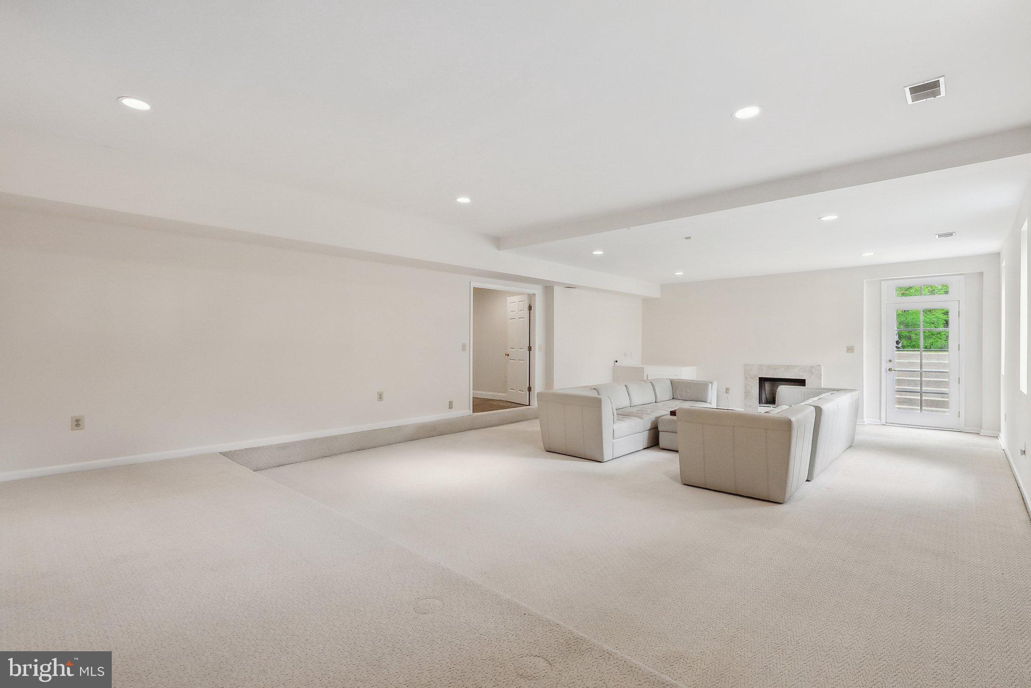 POTOMAC MANOR - Residential