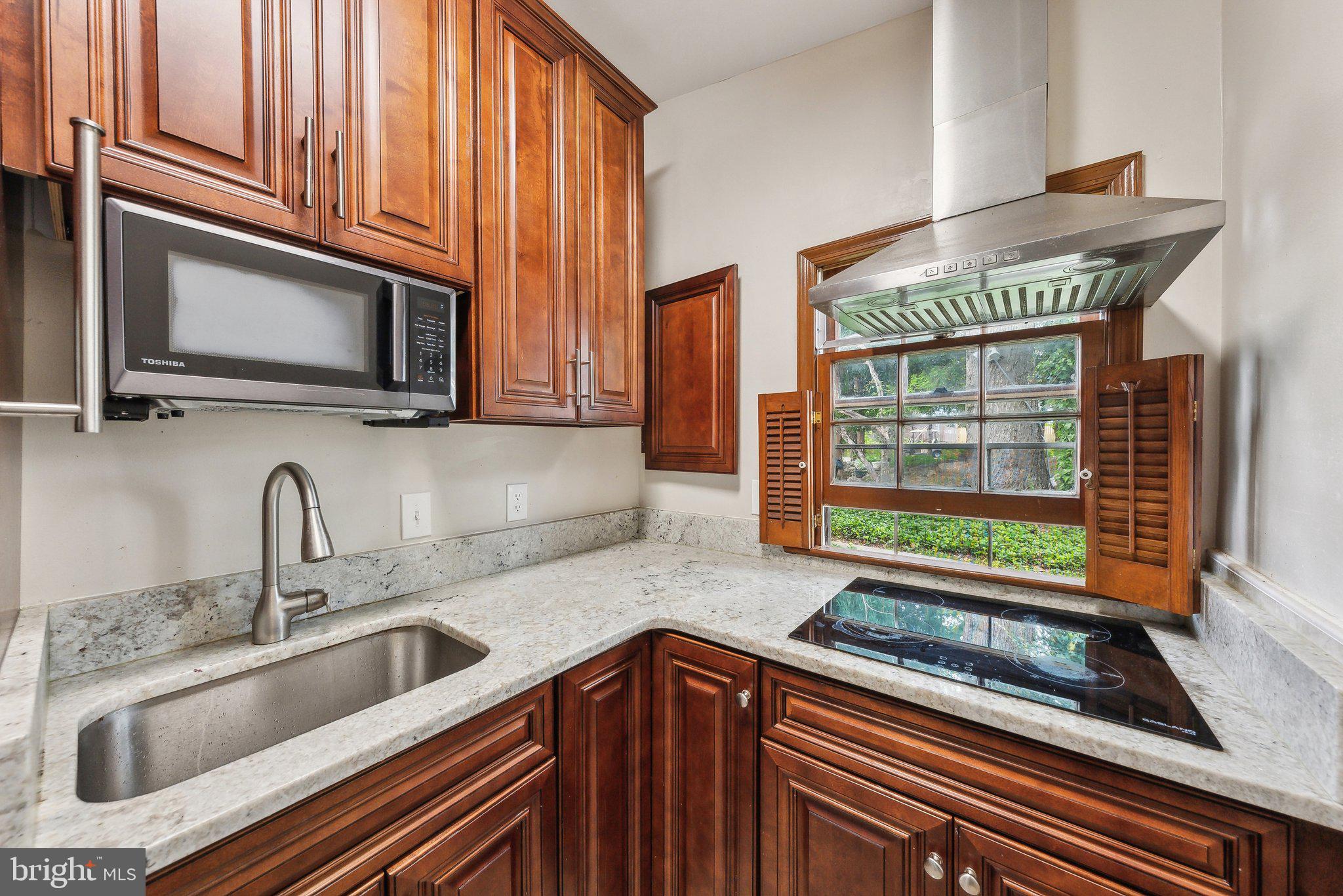 POTOMAC MANOR - Residential