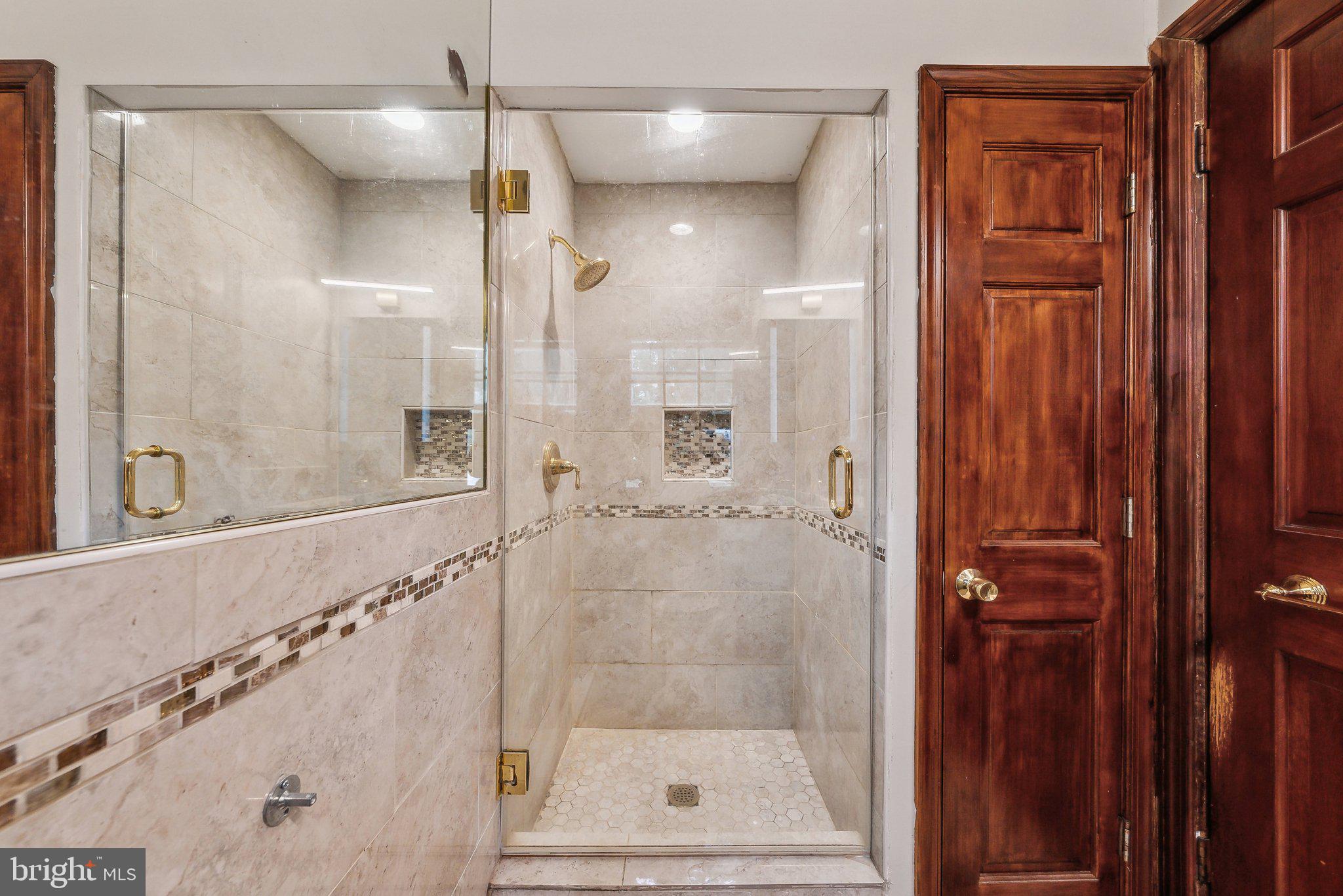 POTOMAC MANOR - Residential